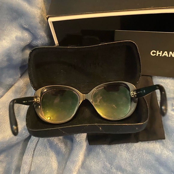 Chanel sunglasses full inclusion (has scratches) - Picture 12 of 15